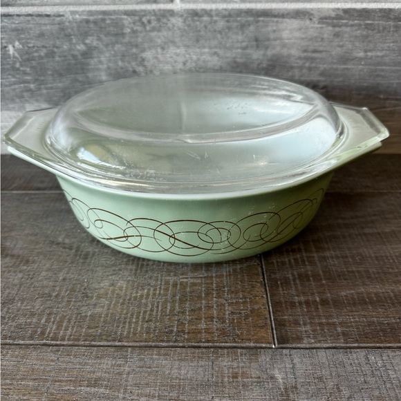 Vintage Pyrex 1 1/2 Qt Sage Green Gold Scroll Oval Casserole Dish 043 With lid
